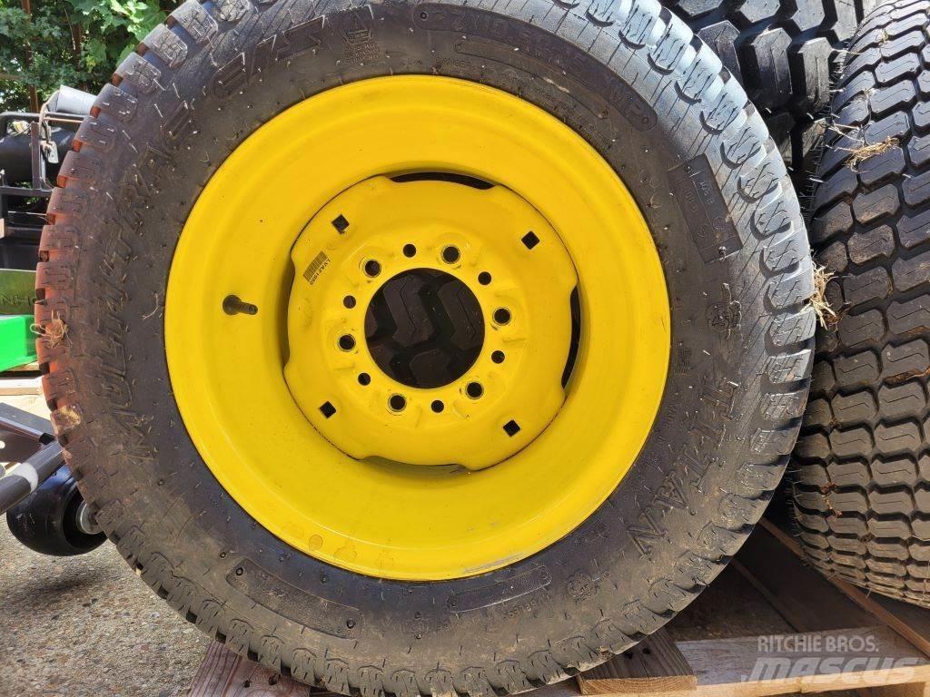 John Deere WHEELS Trattori compatti