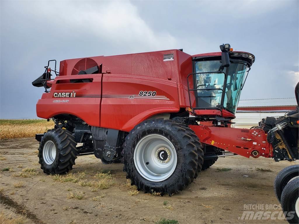 Case IH 8250 Mietitrebbiatrici