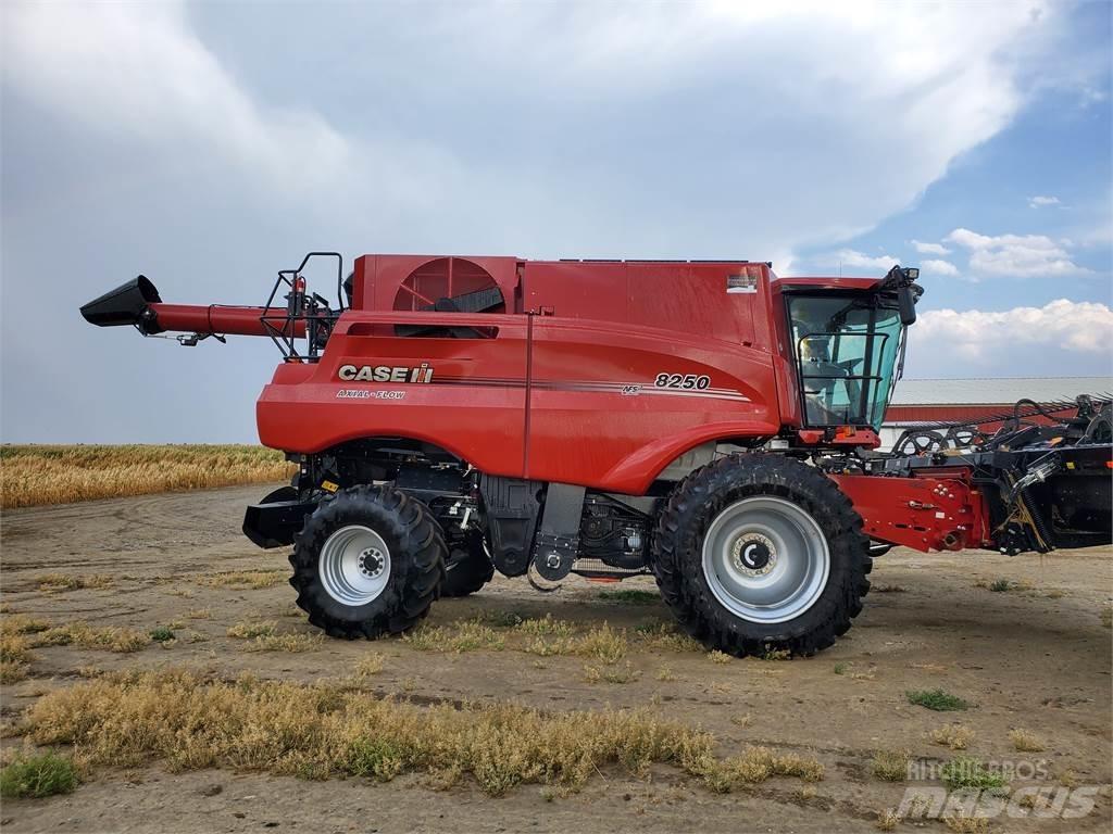 Case IH 8250 Mietitrebbiatrici