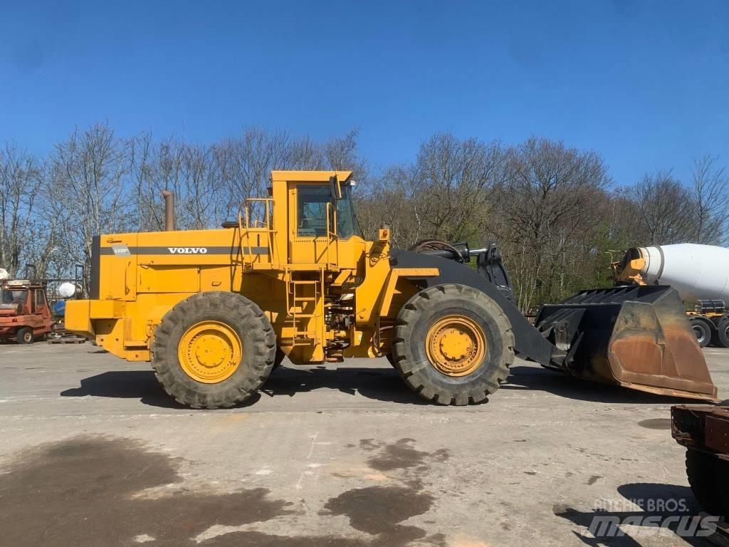 Volvo L330C Pale gommate