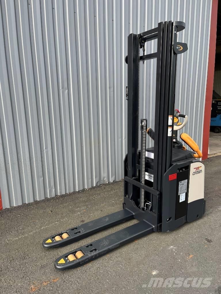 Crown ETi 4000-1.2 Transpallet uomo a terra