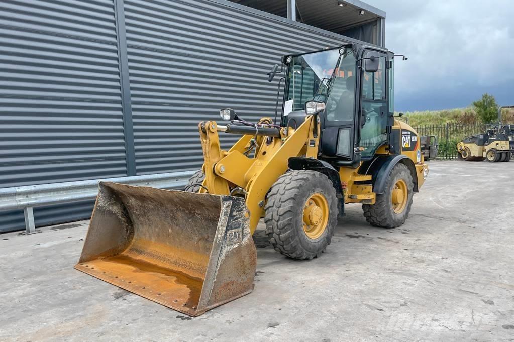 CAT 907M Pale gommate