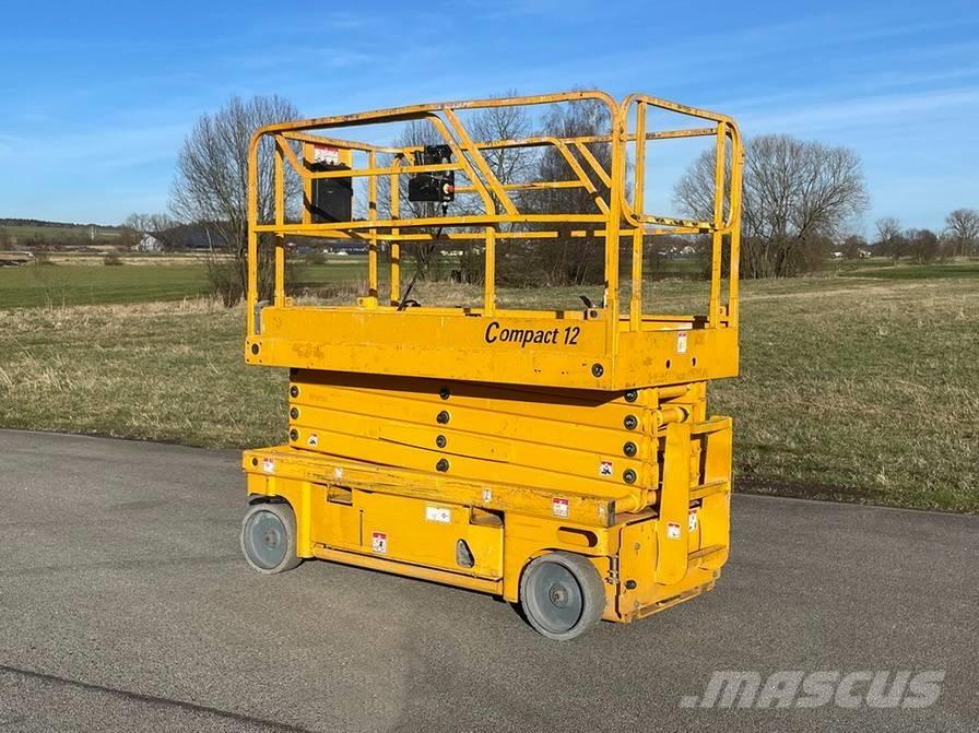 Haulotte Compact 12 Piattaforme a pantografo