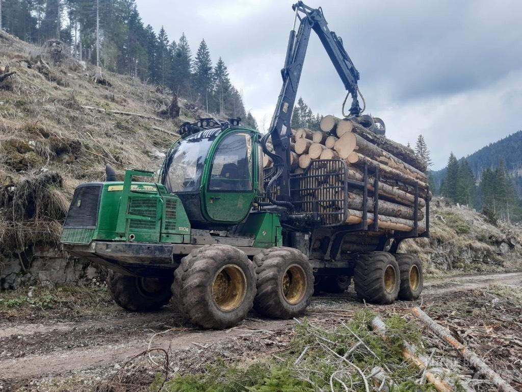 John Deere 1110 E Forwarder