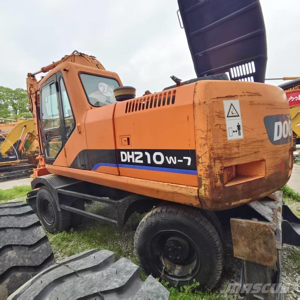 Doosan DH 210 W-7 Escavatori gommati