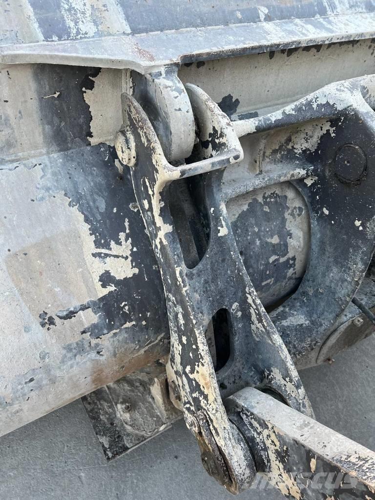 Volvo L120G Pale gommate