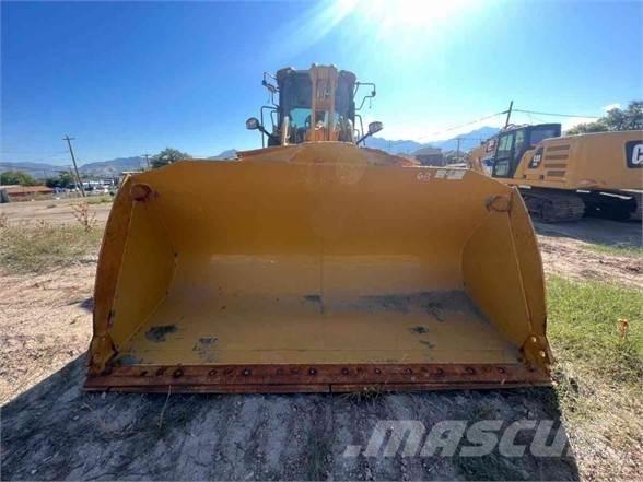 CAT 938M Pale gommate