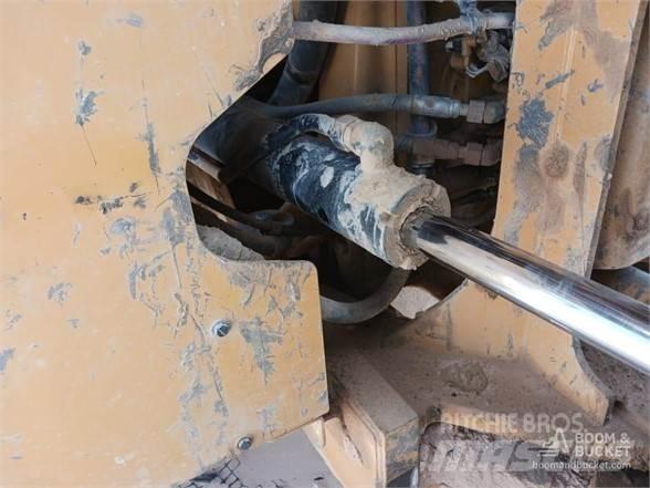 CAT 982M Pale gommate