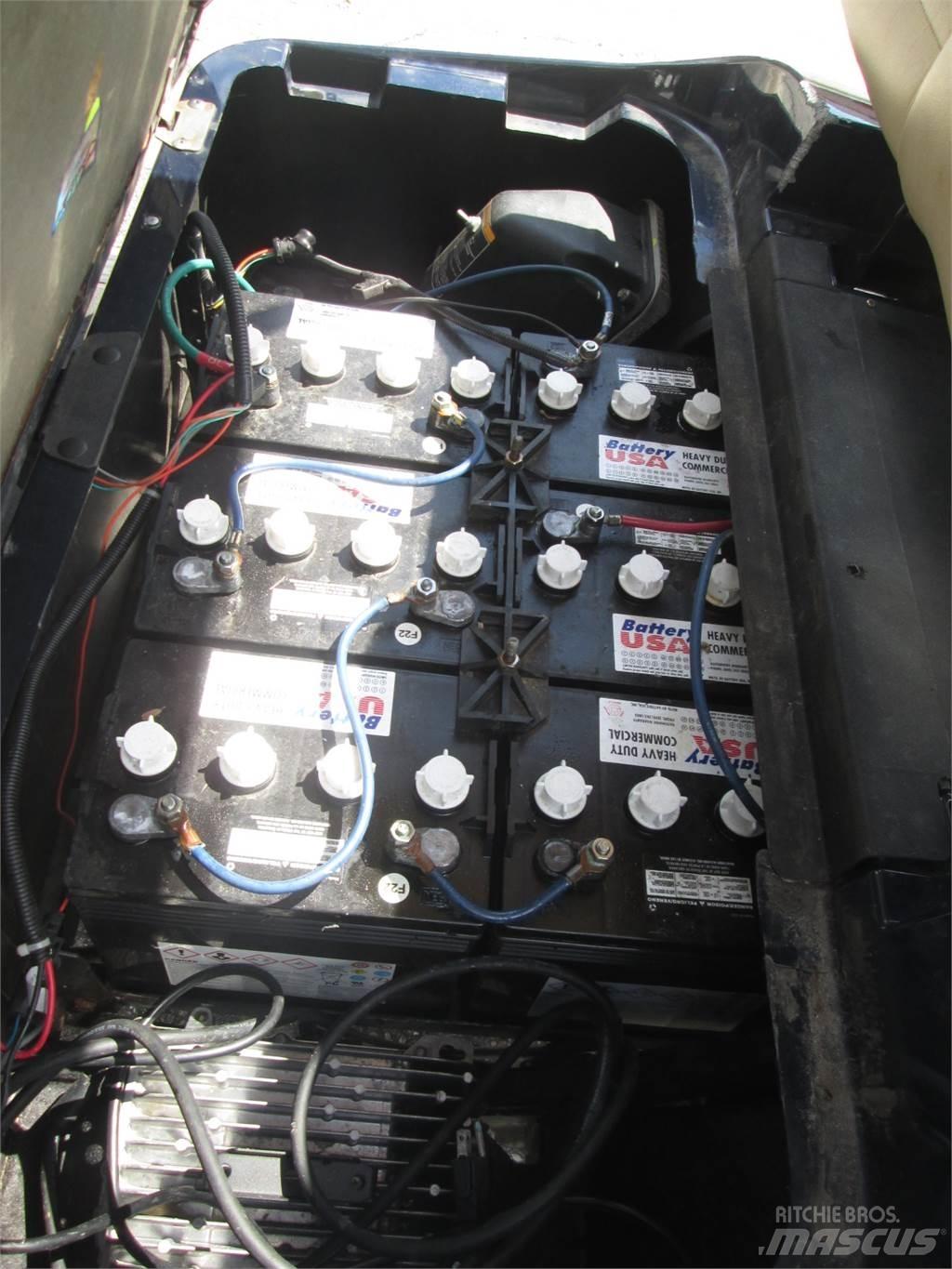 E-Z-GO  Golf cart
