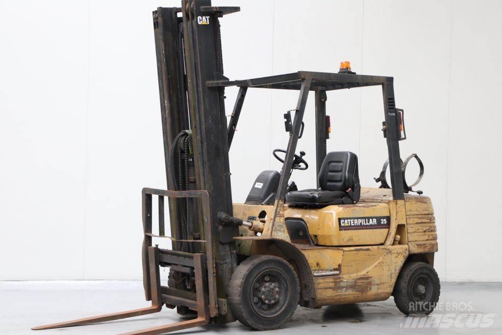 CAT GP25 Carrelli elevatori GPL
