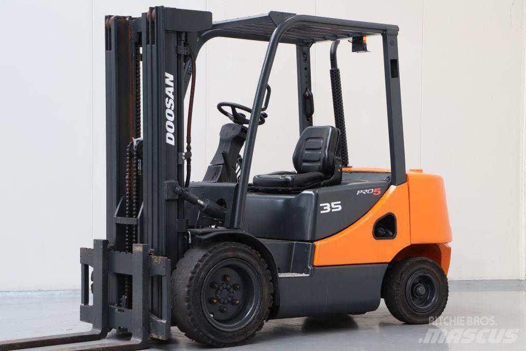 Doosan D35S Carrelli elevatori diesel
