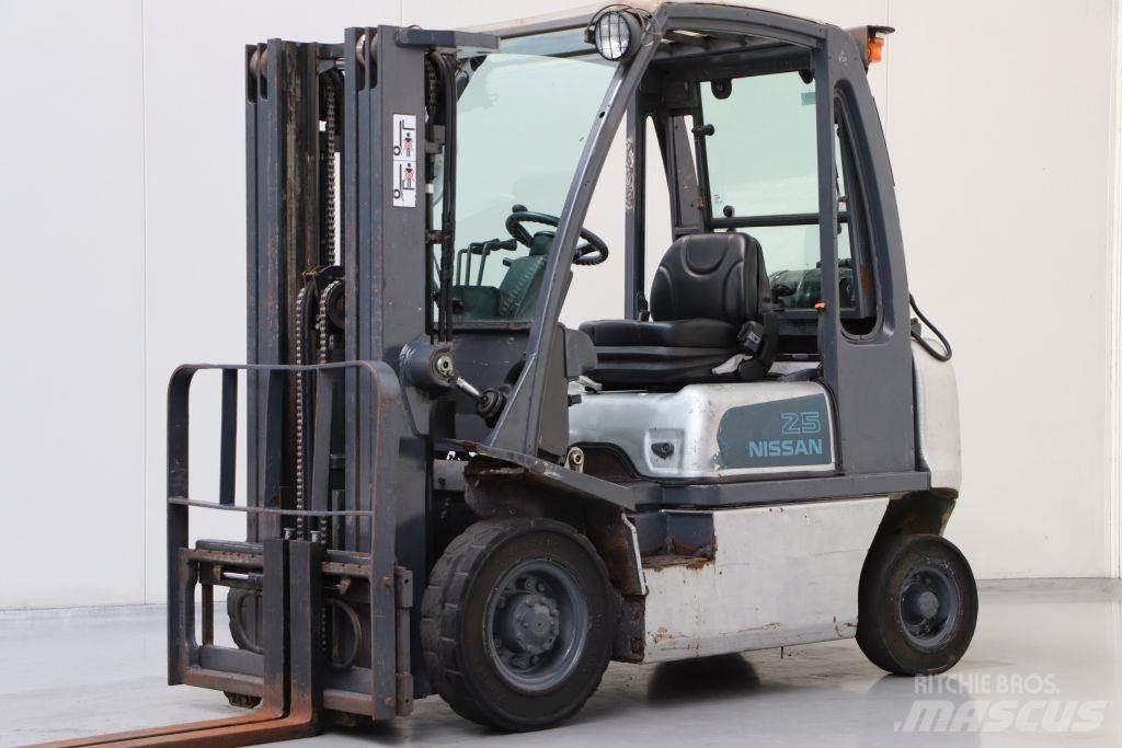 Nissan UD02A25PQ Carrelli elevatori GPL