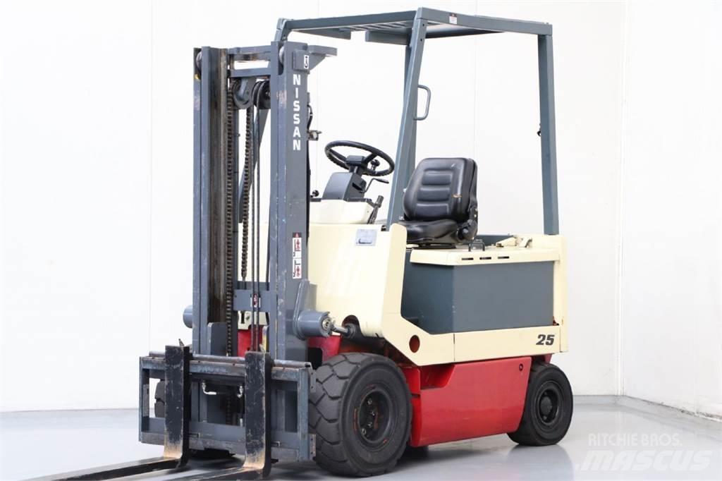 Nissan UM02L25U Carrelli elevatori elettrici