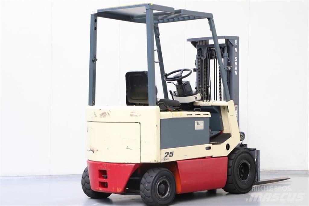 Nissan UM02L25U Carrelli elevatori elettrici