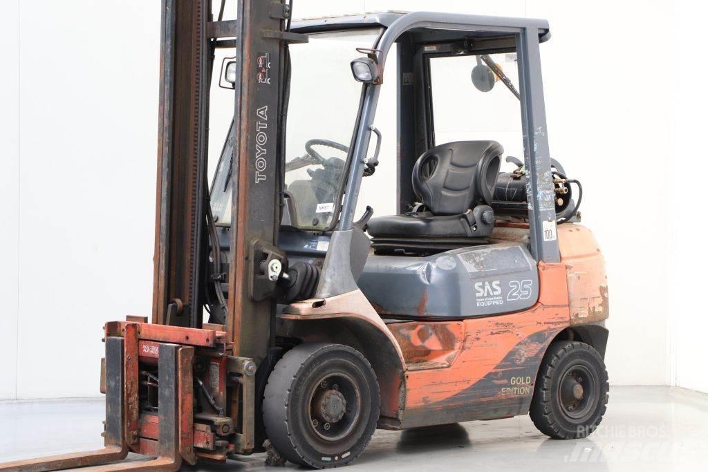 Toyota 42-7FGF25 Carrelli elevatori GPL