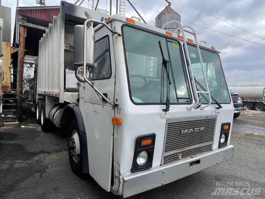 Mack LE613 Camion dei rifiuti