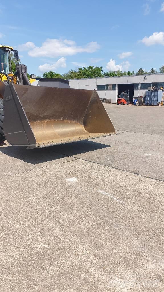 Volvo L 180 H Pale gommate