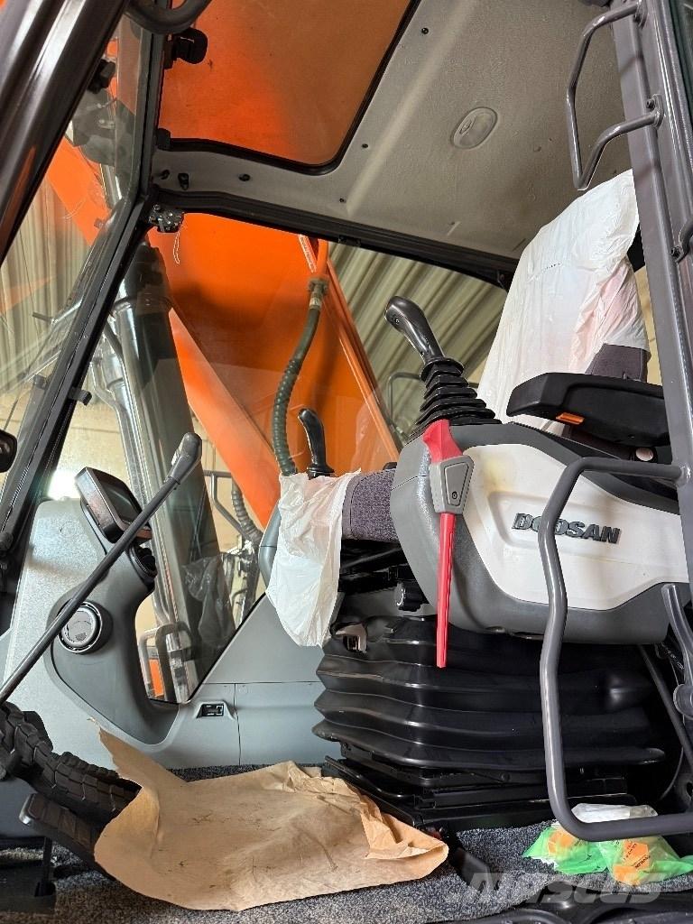  Dossan DX225Lc-5 Escavatori cingolati