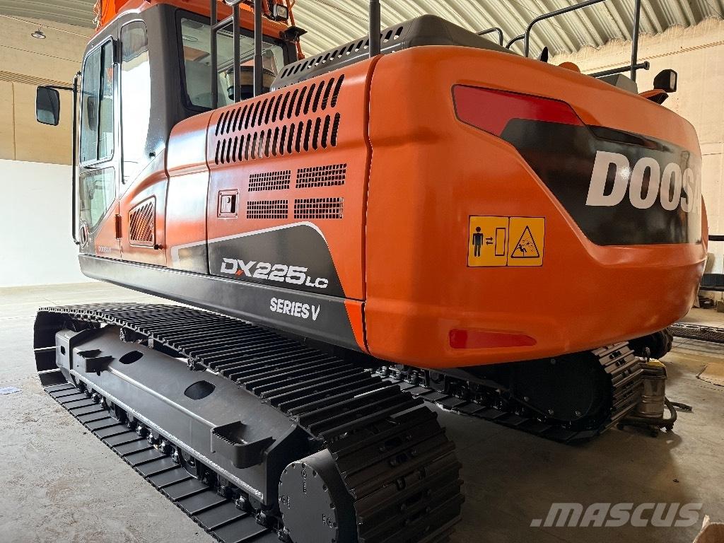  Dossan DX225Lc-5 Escavatori cingolati