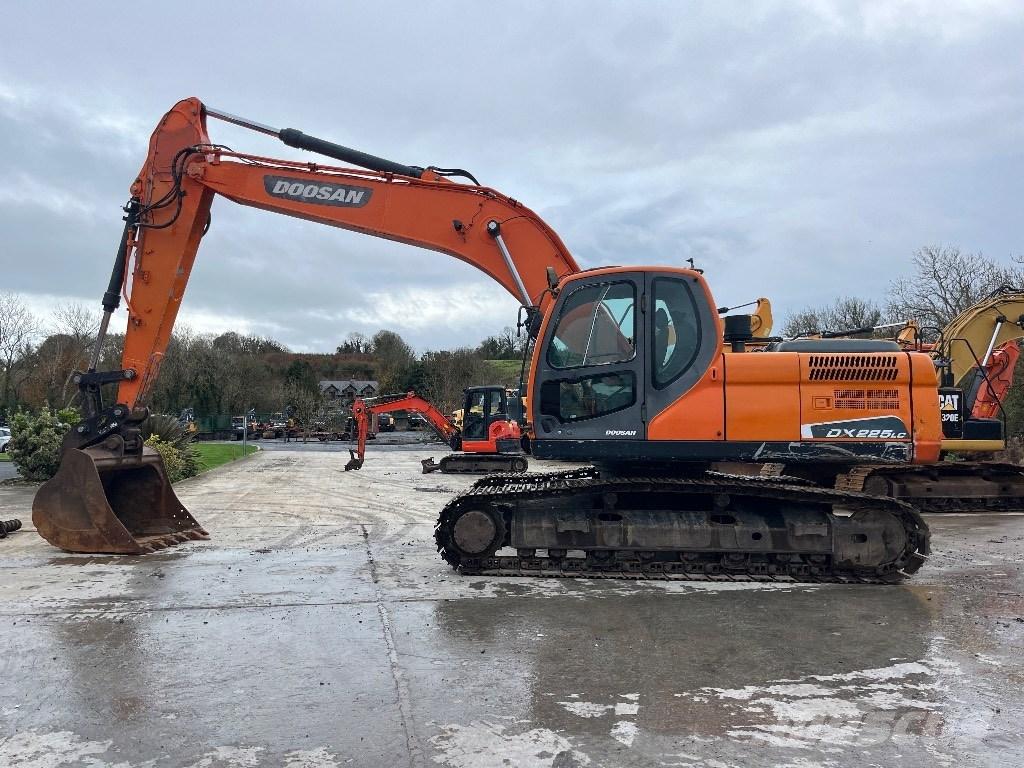 Doosan DX 225 LC-3 Escavatori cingolati