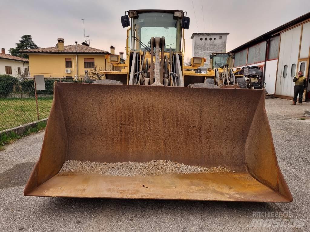 Volvo BM L120C Pale gommate