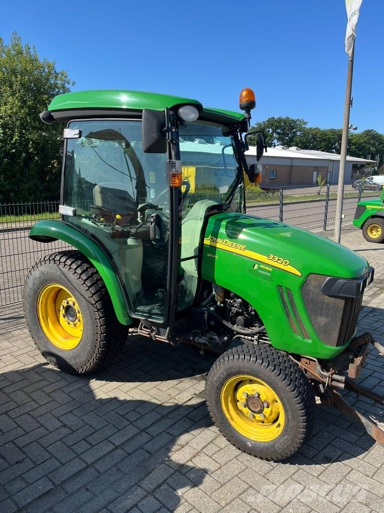 John Deere 3320 Trattori compatti