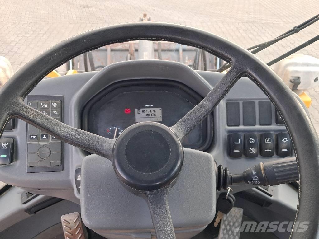 Volvo L 30 G Pale gommate