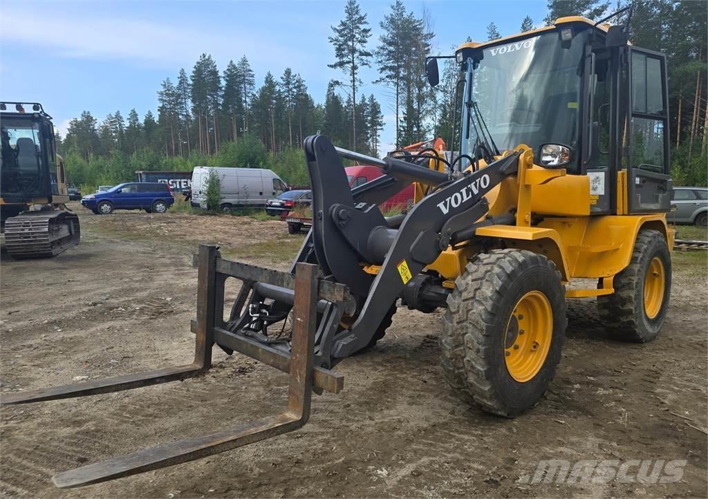 Volvo L30G Pale gommate