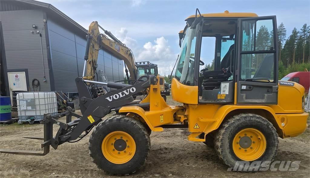 Volvo L30G Pale gommate