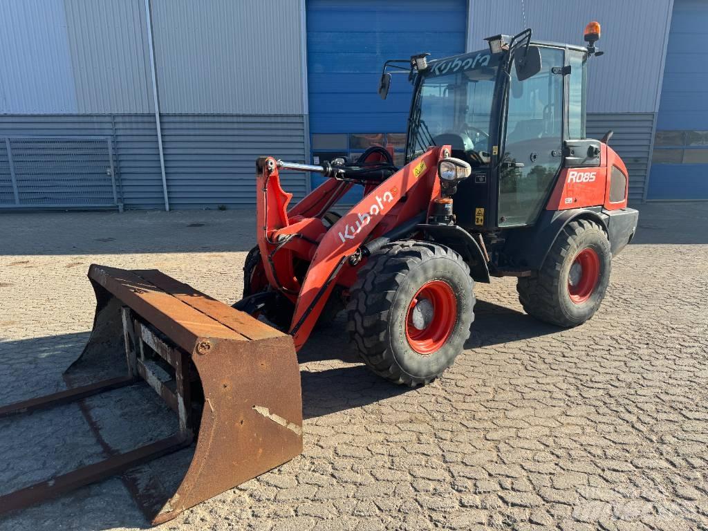 Kubota R085 Pale gommate