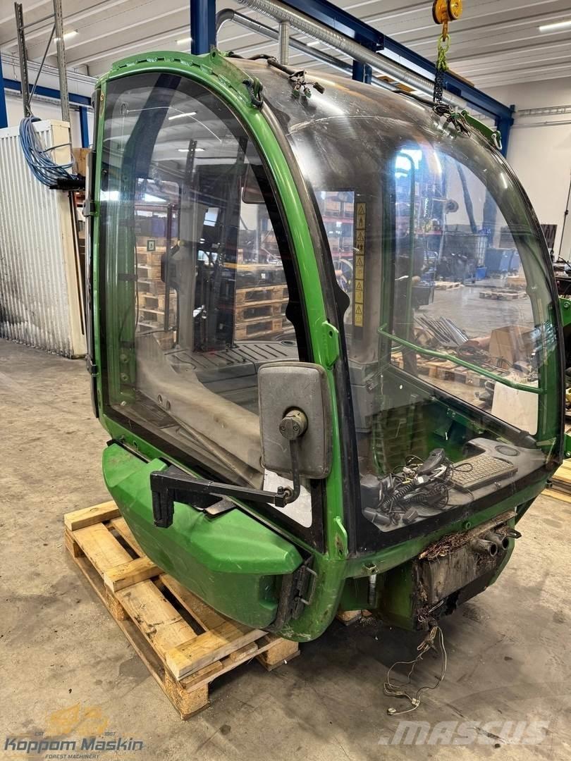 John Deere 1210E Cabine e interni
