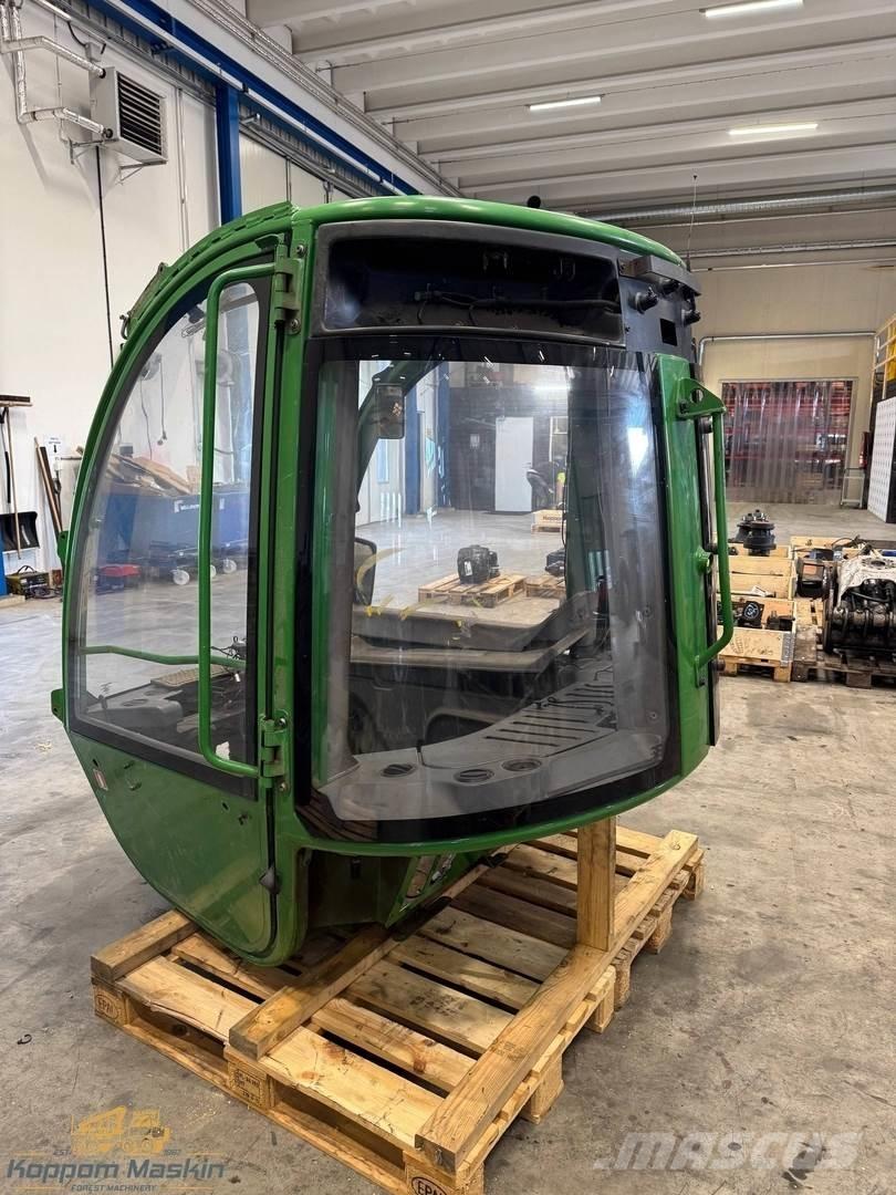 John Deere 1210E Cabine e interni