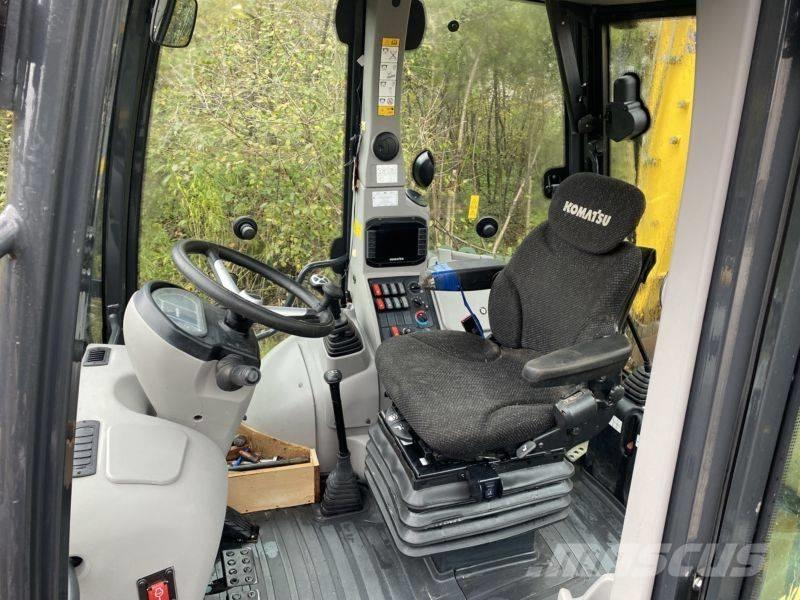 Komatsu WB 93 R-8 Terne