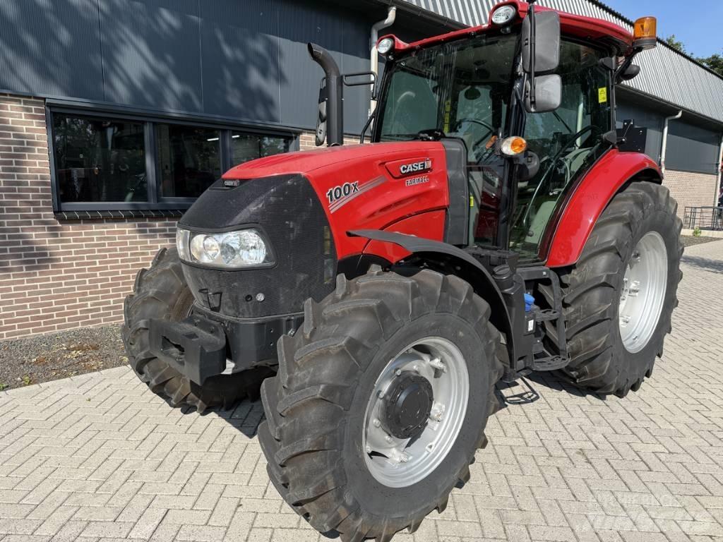CASE Farmall 100X Trattori