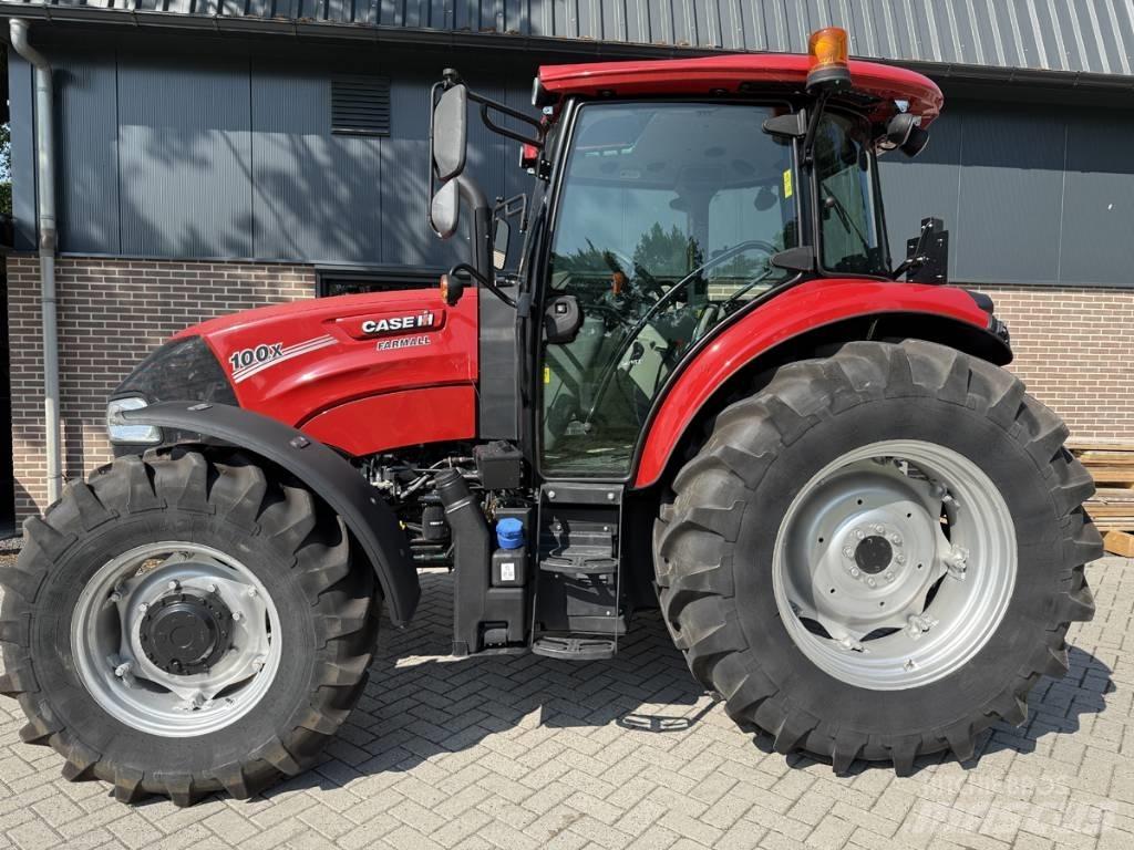 CASE Farmall 100X Trattori