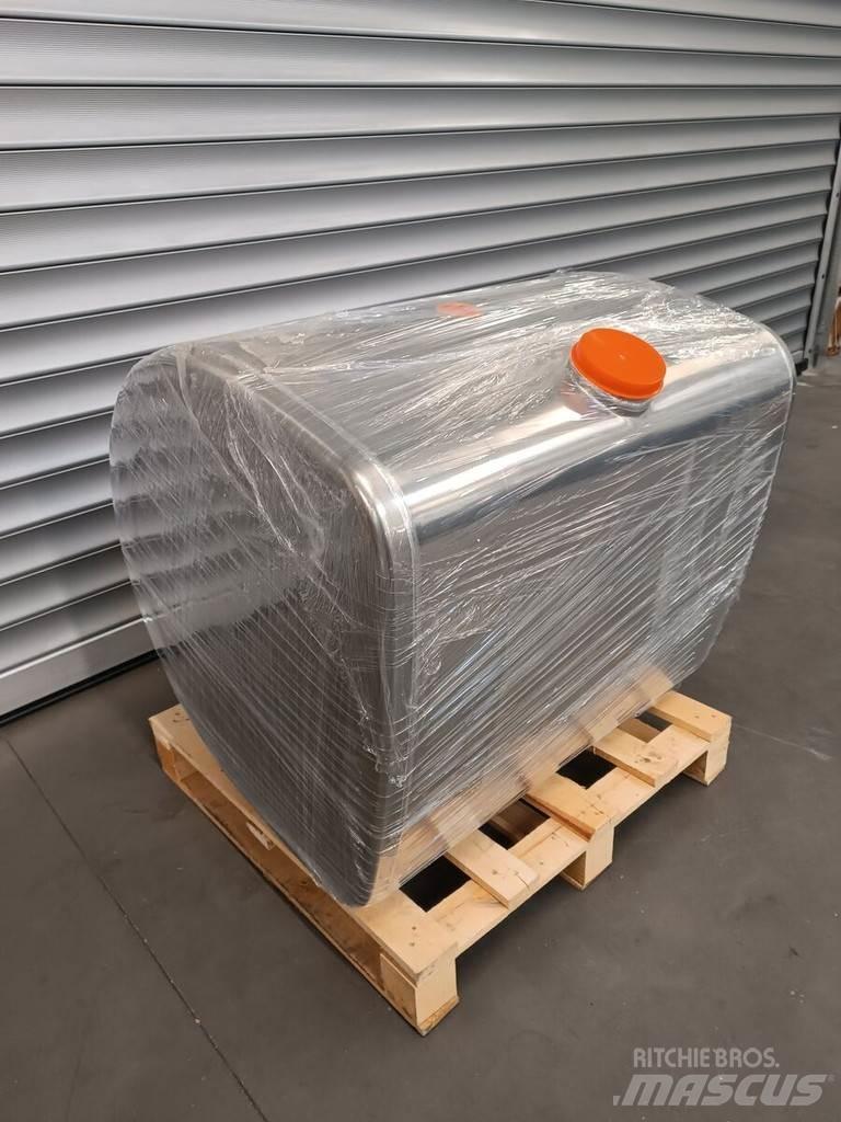 Volvo 400 L. Serbatoi per carburante e additivi