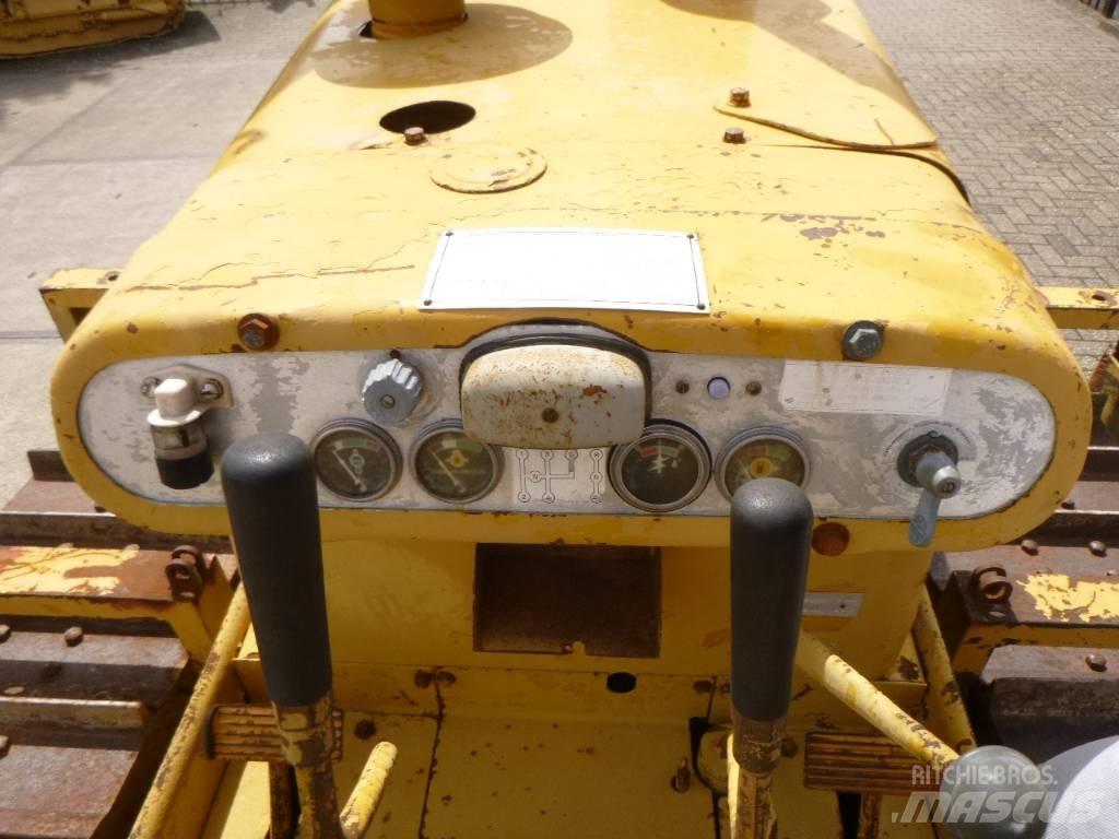 CAT D 4 D Dozer cingolati