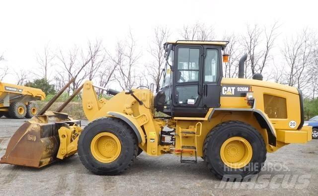 CAT 926M Pale gommate