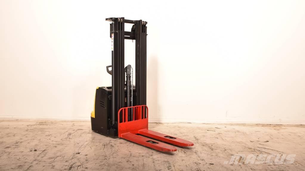 Hyster S1.5UT-24 Transpallet uomo a terra