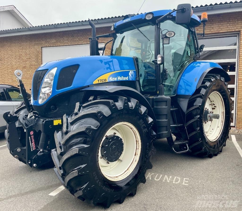 New Holland T 7030 Trattori