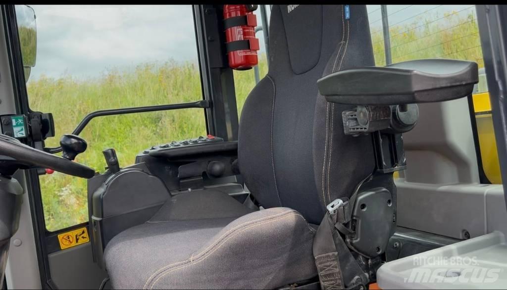 Komatsu WA470-8 Pale gommate