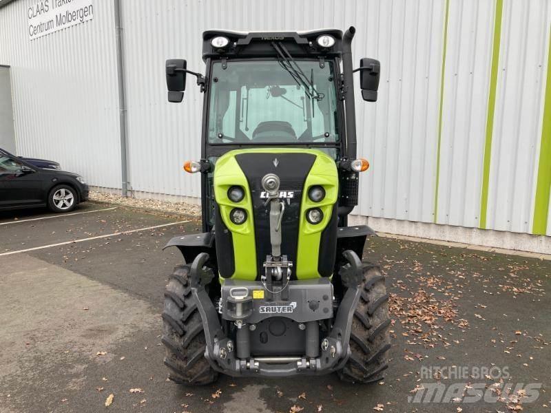 CLAAS NEXOS 240 M Trattori