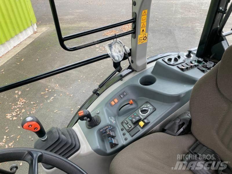 CLAAS NEXOS 240 M Trattori