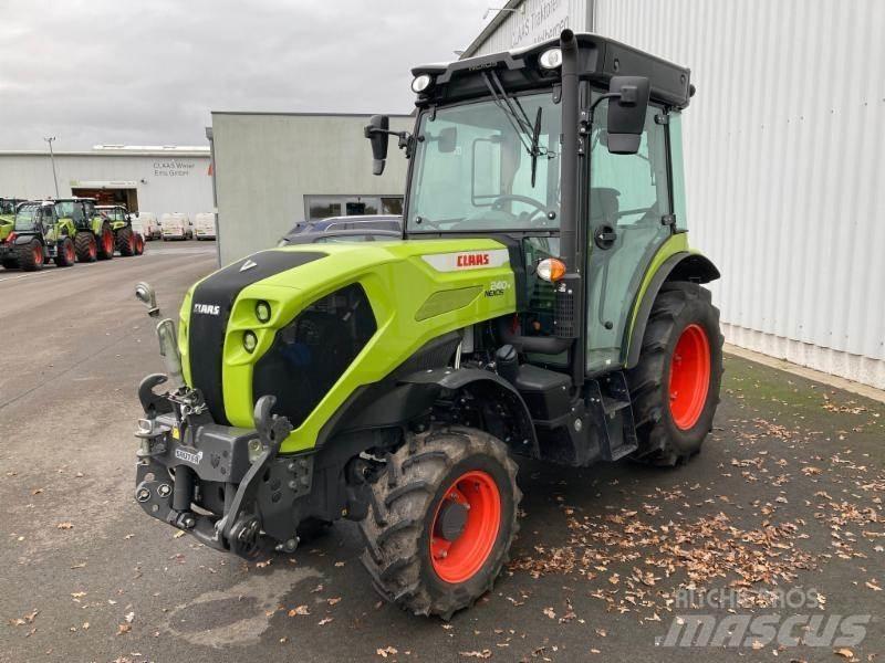 CLAAS NEXOS 240 M Trattori