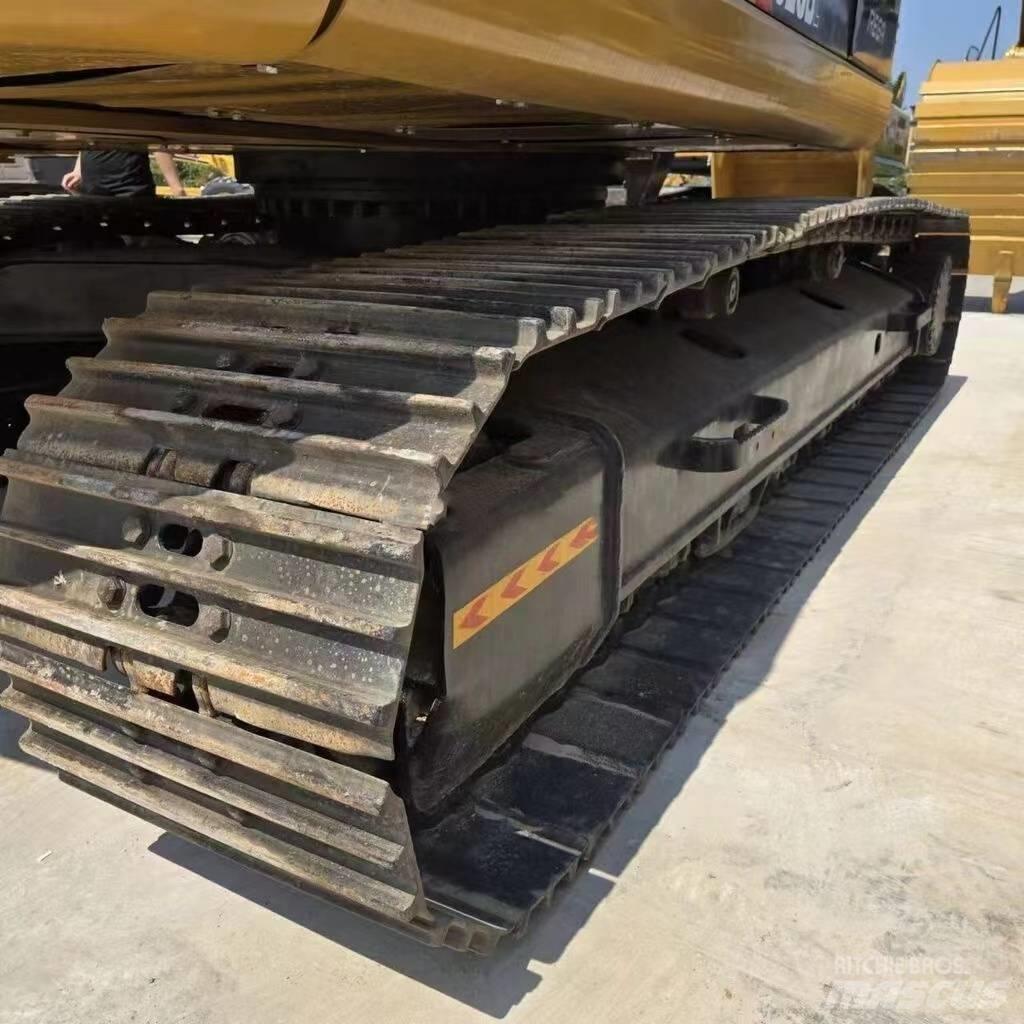 CAT 323 D Escavatori cingolati