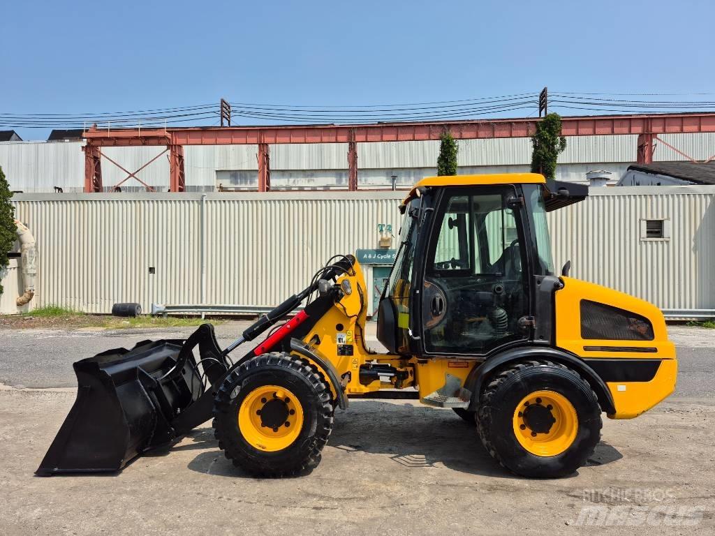 JCB 407 Pale gommate