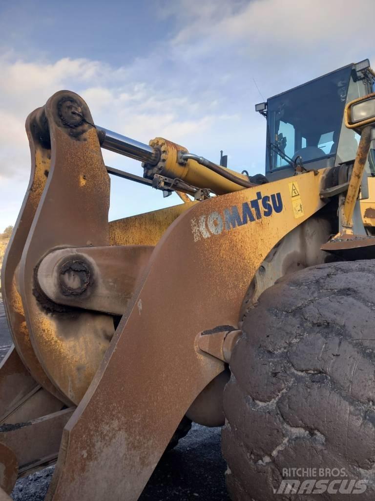 Komatsu WA 600-6 Pale gommate