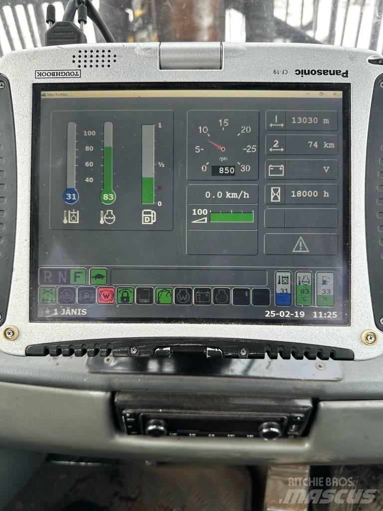 Komatsu 840 TX Forwarder