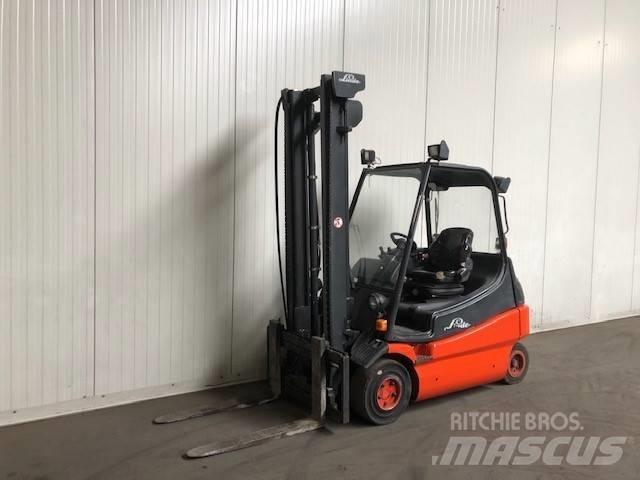 Linde E25-02 Carrelli elevatori elettrici