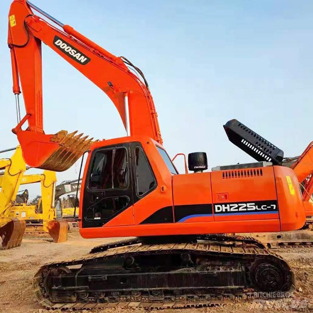 Doosan 225 Escavatori cingolati
